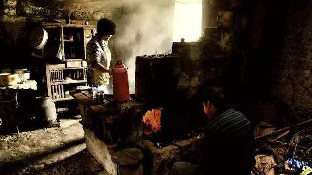 農村（cūn）燒火做飯（fàn）